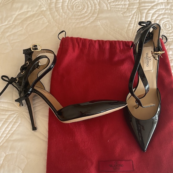 Valentino - Picture 3 of 7